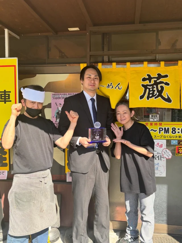 ⛹️‍♂️スポンサー様訪問⛹️‍♂️

2025-26seasonの活動・結果報告をしに、ラーメン蔵様に訪問させていただきました！旭川開催の際には現地でご声援いただき、ありがとうございました🙇‍♂️今年で開店30周年を迎えられます㊗️記念イベントを開催予定とのことで、近隣にお住まいの方は是非足を運んでみてください！

⭕️ラーメン蔵様詳細⭕️
📍〒078-8235 旭川市豊岡5条2丁目4-3
☎️0166-32-2345
💻https://tabelog.com/hokkaido/A0104/A010401/1006075/
定休日はInstagramアカウントにてご確認下さい。

@ramenkura1996 

#camellia
#らーめん蔵
#旭川市
#ありがとうございます